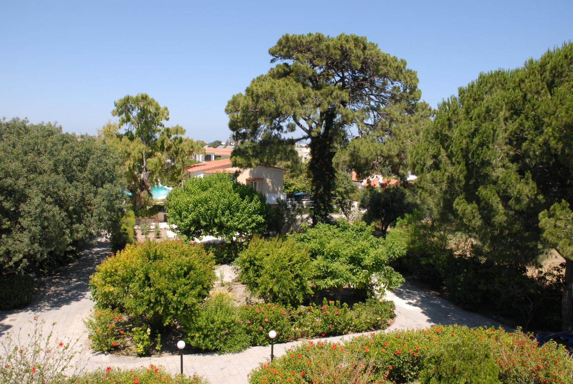 Niki Hotel Apartments Ialysos  Exteriör bild